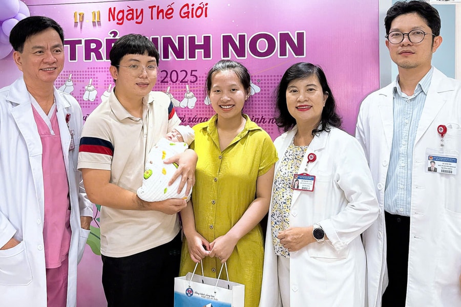 97 ngày cứu bé sinh non 'nhỏ như hộp sữa'