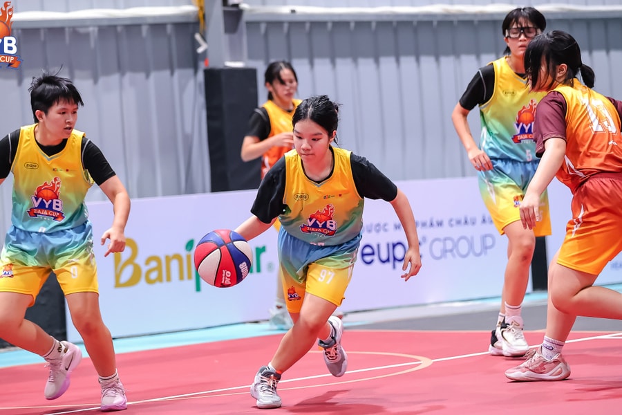 Marie Curie thắng Kim Liên 18-9