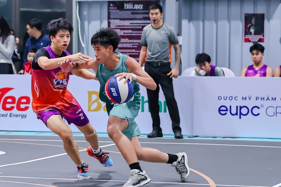 Sân Warzone sôi động trong trận Dewey gặp Phạm Hồng Thái