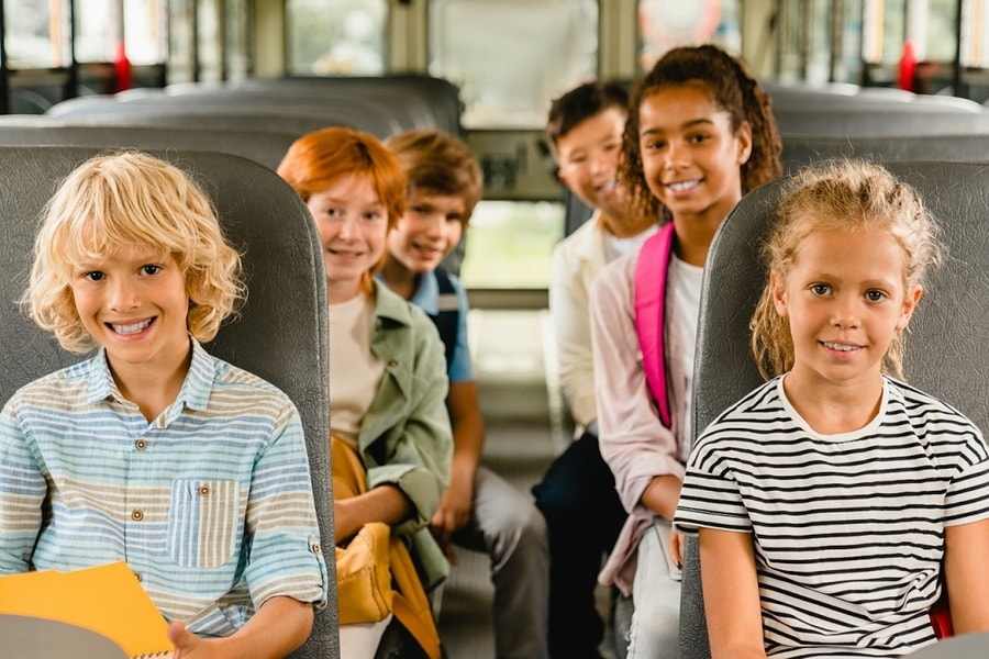 Lý do xe buýt trường học ở Mỹ không yêu cầu ghế an toàn cho trẻ