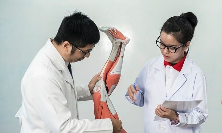 Băn khoăn khi 'chỉ trường Y được đào tạo bác sĩ'