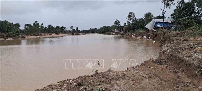 Lũ tạo ra nhánh sông mới trên dòng sông Ba (Đắk Lắk)