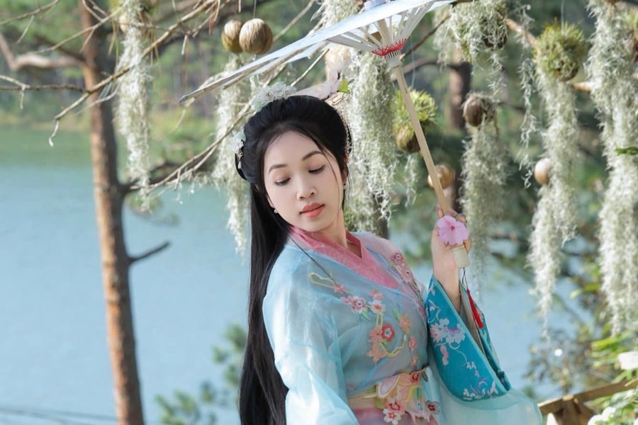 Cô chủ hoá tiên nữ, nói giọng kiếm hiệp, quán cà phê Đà Lạt tăng vọt khách