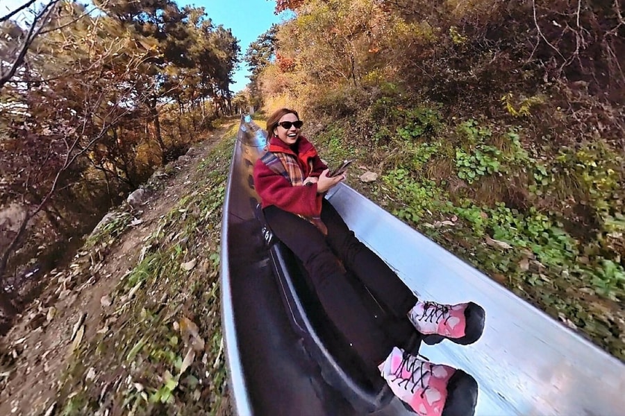 Khách Việt kể cảm giác trượt 'như bay' từ đỉnh Vạn Lý Trường Thành