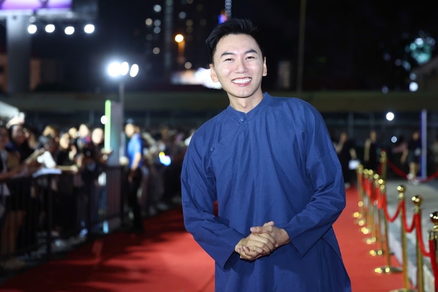 Khoai Lang Thang và dàn nghệ sĩ dự thảm đỏ Vietnam iContent