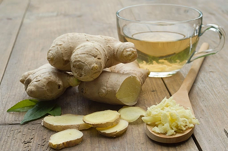 Nên uống trà gừng trước hay sau ăn sáng?