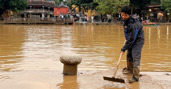 Phố cổ Hội An ngập bùn non sau đợt lụt "tập 3"