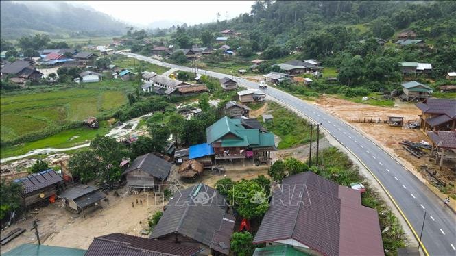 Tuyến đường mới mở ra cơ hội phát triển cho người dân vùng biên Lào – Việt Nam