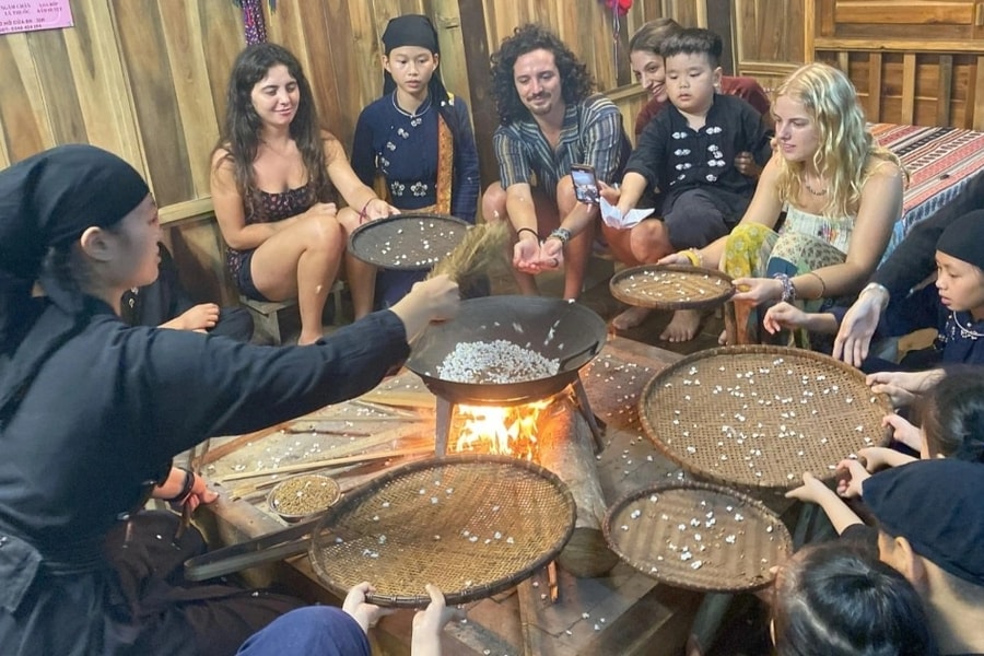 Ngôi làng ở Việt Nam tiêu chung túi tiền, ăn chung bếp, làm giàu từ du lịch