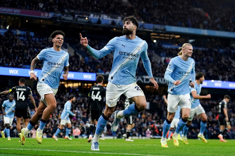 Foden giúp Man City thắng Leeds ở phút bù