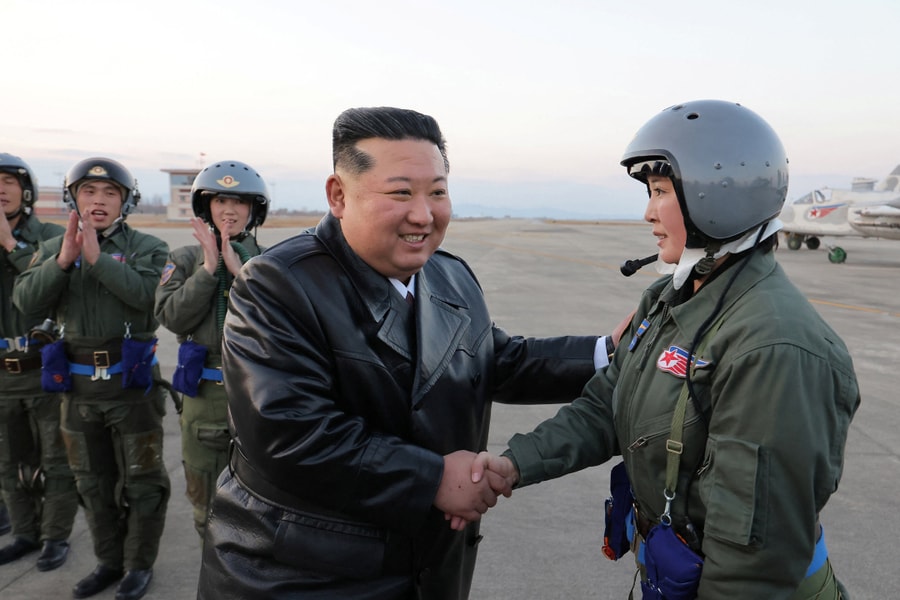 Ông Kim: Không quân Triều Tiên sẽ trang bị khí tài chiến lược