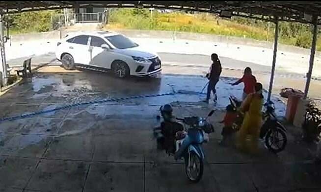 Lái ôtô lao vào nhiều người, một phụ nữ tử vong