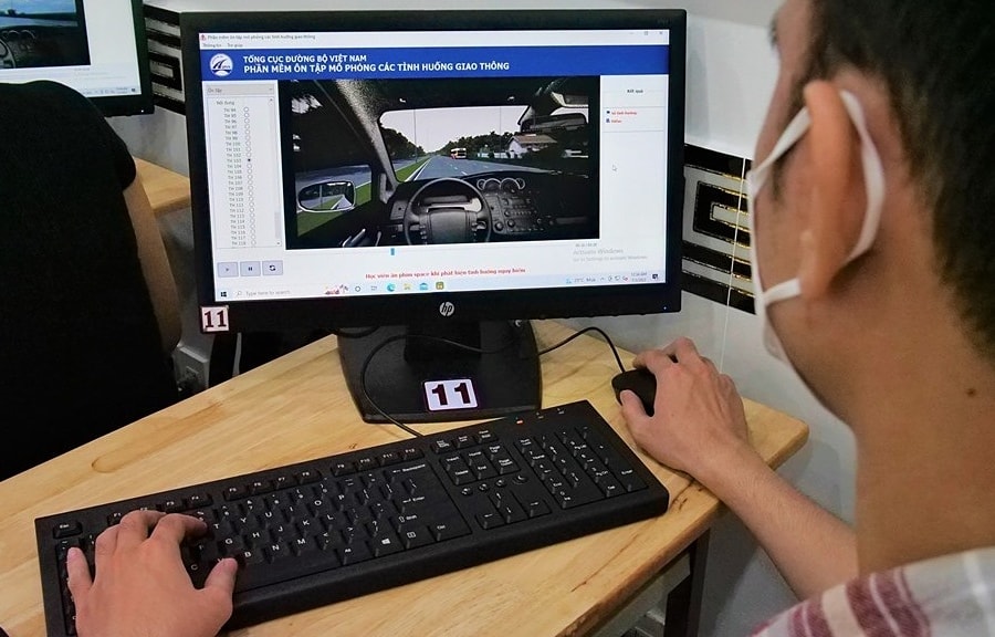Bài thi mô phỏng lái xe gây ức chế vì 'bấm sớm chút cũng bị điểm 0'