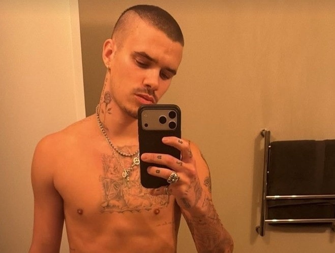 Con trai Beckham khoe body đầy hình xăm