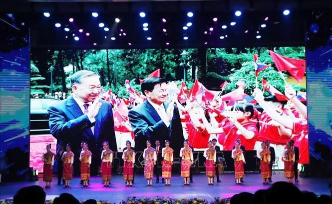 Văn hóa nghệ thuật ngợi ca quan hệ đặc biệt Việt Nam - Lào, mừng 50 năm Quốc khánh Lào