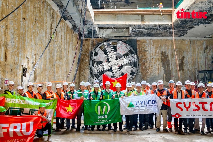 TBM 'Thần tốc' cán đích ga S12: Hà Nội ghi dấu mốc lịch sử thi công hầm Metro