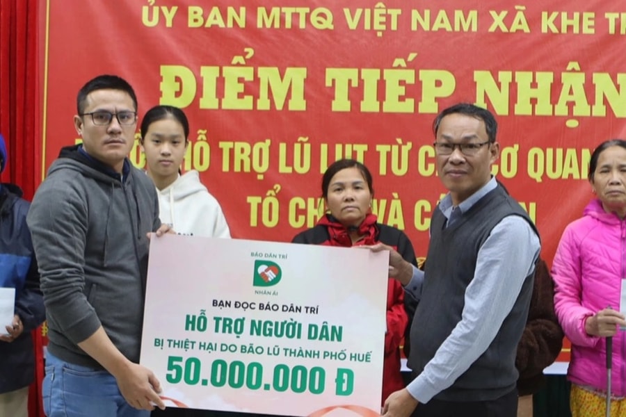 Bạn đọc Dân trí tiếp tục hỗ trợ người dân Huế khắc phục hậu quả mưa lũ