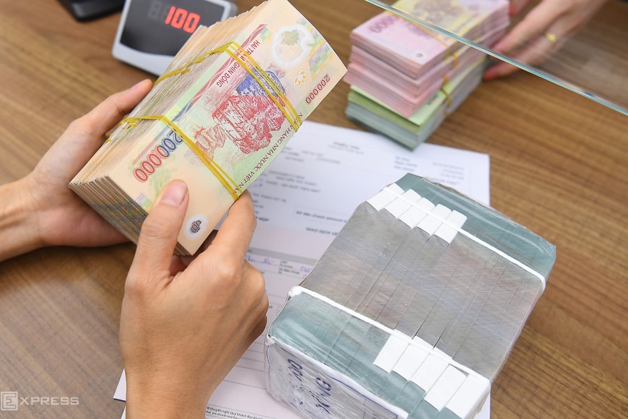 Nhiều ngân hàng thu phí tài khoản không đủ số dư