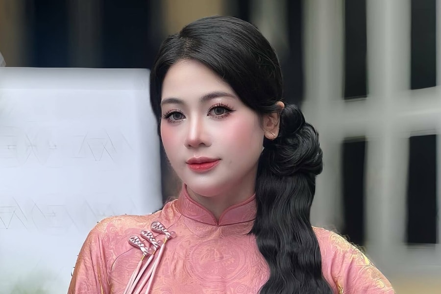 Bị chê 'to như khủng long', cô gái giảm 25 kg sau 5 tháng