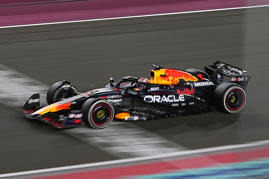 McLaren tự ngáng chân, Verstappen thêm cơ hội vô địch