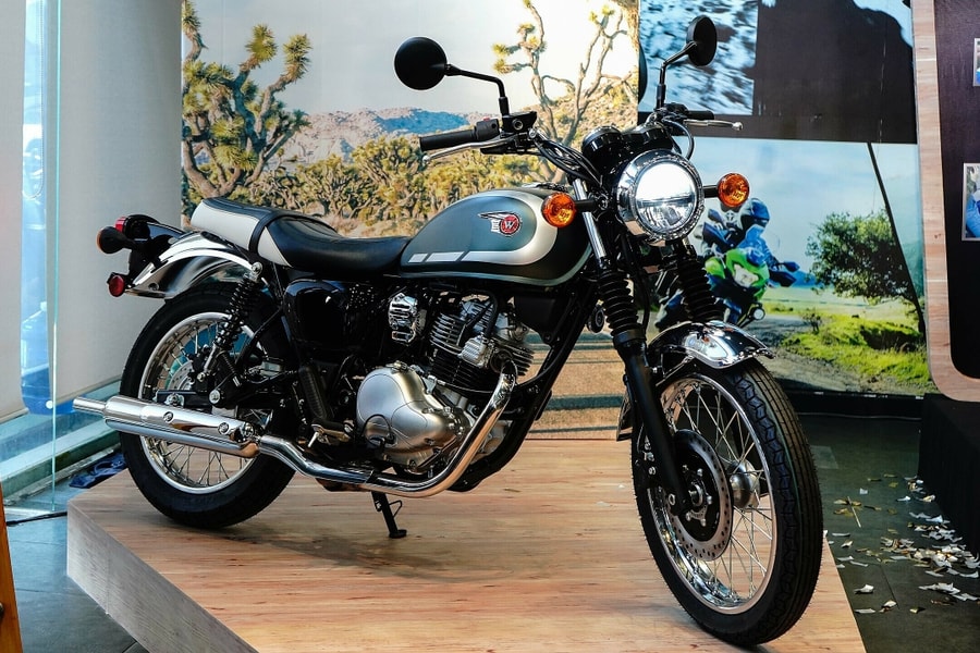 Kawasaki W230 - môtô hoài cổ giá 125 triệu đồng