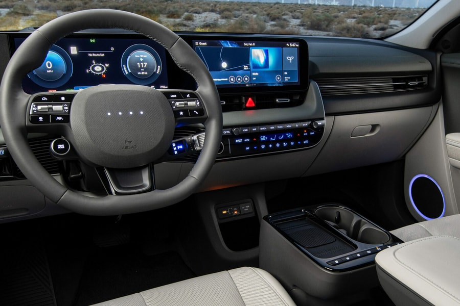 Chủ xe Hyundai tốn 12.000 USD vì chai nước làm hỏng dây điện