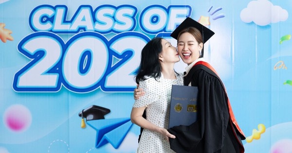 Mẹ đẻ Hoa hậu Bảo Ngọc gây chú ý trong ngày đặc biệt của con gái