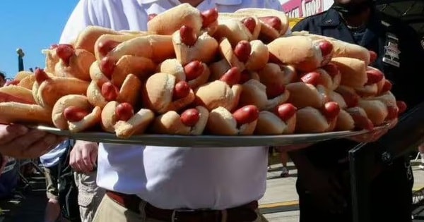 Thử thách ăn bánh rán 80 giây kết thúc bằng thảm kịch