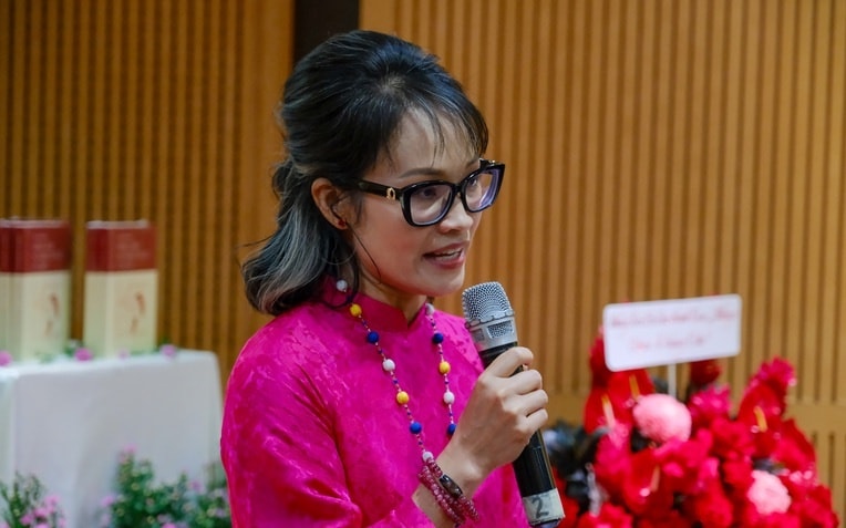 Nguyễn Bích Thủy ra mắt cuốn sách 'sâu sắc mà dung dị' về cách ca hát