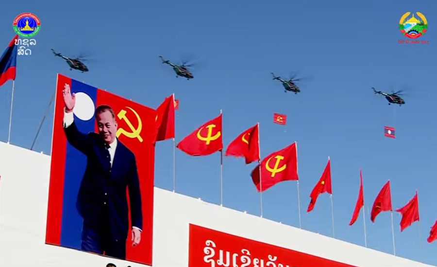 Mãn nhãn màn trình diễn của không quân Lào trong lễ kỷ niệm 50 năm Quốc khánh