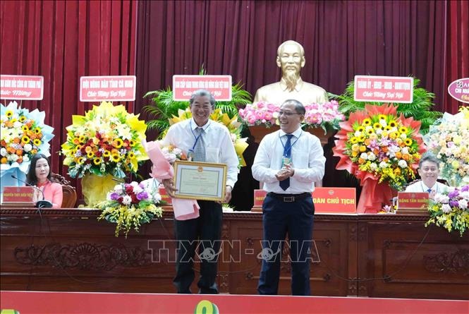 'Cha đẻ' gạo ST25 được Chủ tịch UBND thành phố Cần Thơ tặng Bằng khen