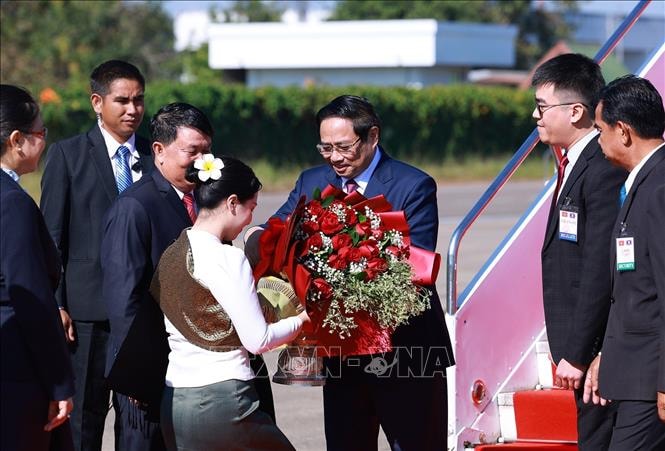 Thủ tướng Phạm Minh Chính tới Viêng Chăn, bắt đầu chuyến công tác tại Lào