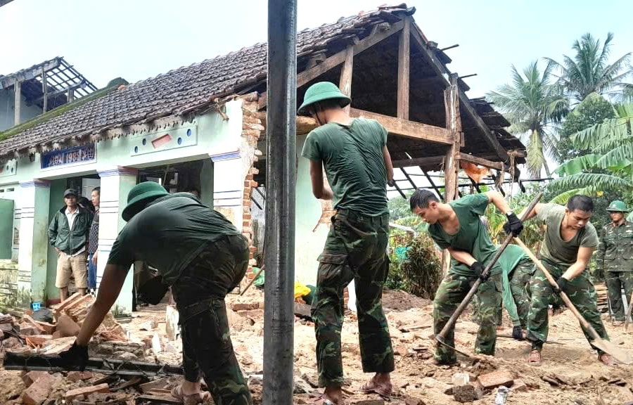 Chiến dịch Quang Trung: Quân khu 5 thần tốc xây dựng lại nhà ở cho người dân vùng lũ