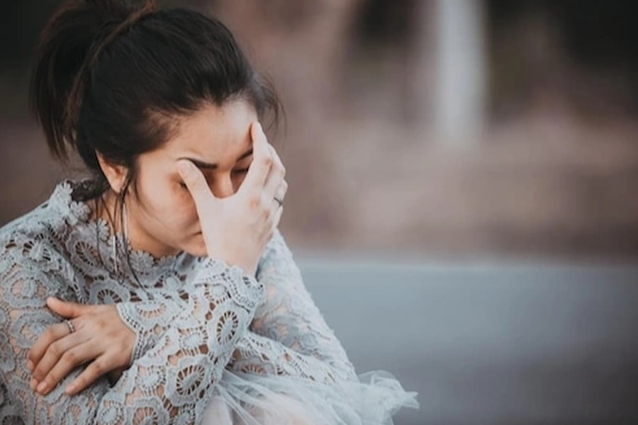 Chị gái dẫn người yêu về giới thiệu, tôi sợ hãi tránh mặt khi thấy anh ta