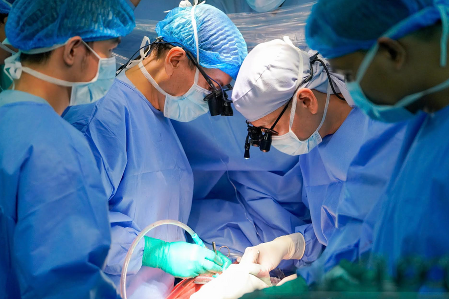 Bé trai 9 tuổi hồi sinh nhờ trái tim người cho chết não