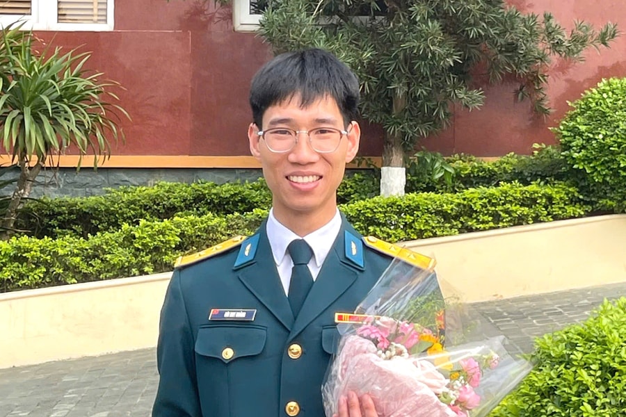 Trung úy 24 tuổi lập 'hat-trick' giải vàng Olympic Cơ học, tốt nghiệp thủ khoa