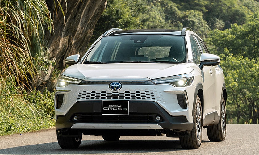 1 tỷ nên mua Toyota Corolla Cross hay VinFast VF 7?