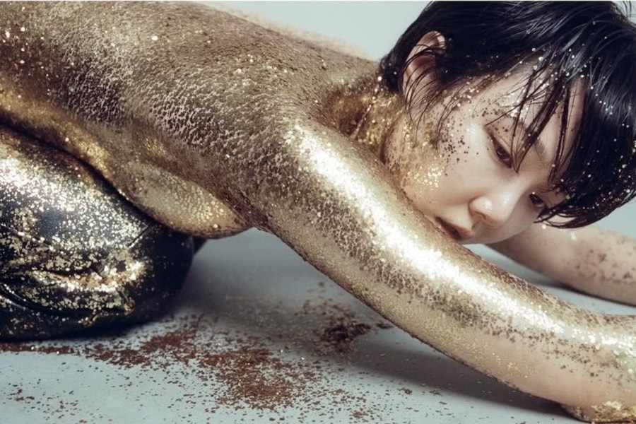 Ảnh bán khỏa thân táo bạo của Son Soo Ah