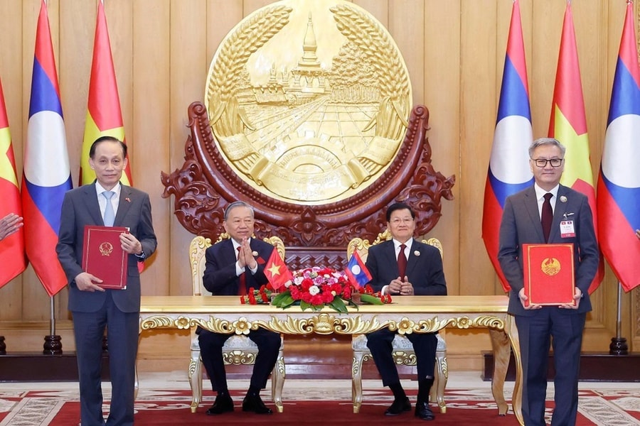 Những điều xúc động, chân tình trong chuyến công tác của Tổng Bí thư đến Lào