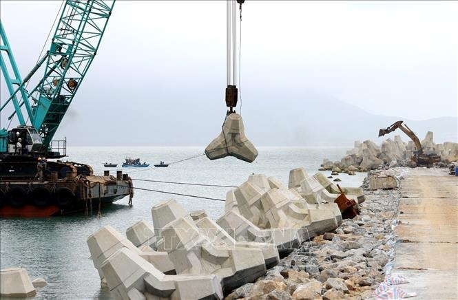 Huế đề xuất hỗ trợ xây dựng các công trình thích ứng với thiên tai bất thường