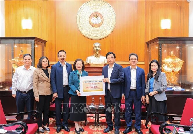 Tiếp tục ủng hộ đồng bào miền Trung, Tây Nguyên khắc phục hậu quả bão lũ