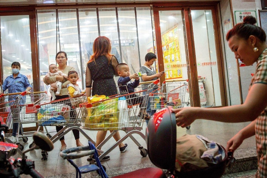 Trung Quốc đánh thuế bao cao su nhằm đảo ngược tỷ lệ sinh