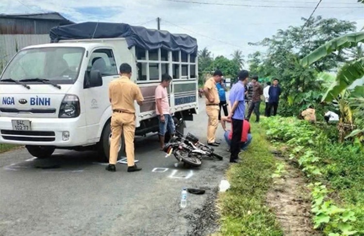 Tạm đình chỉ điều tra tài xế tông chết nữ sinh ở Vĩnh Long