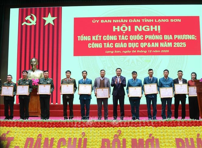 Xây dựng thế trận quốc phòng toàn dân ngày càng vững chắc