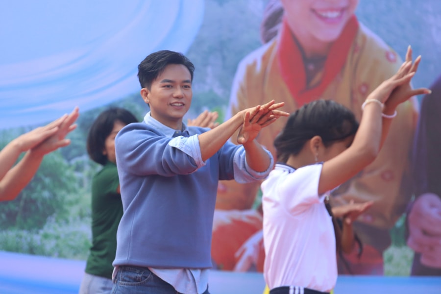 Bùi Công Nam đồng hành ngày hội vệ sinh học đường