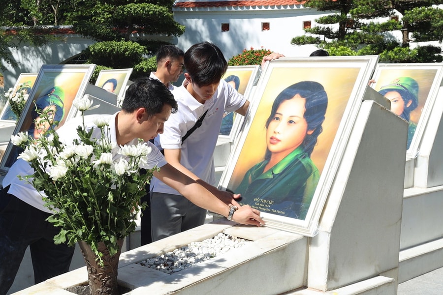 Những người dựng lại chân dung liệt sĩ