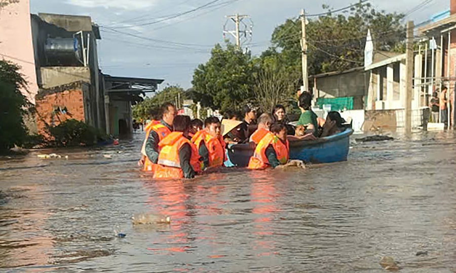 Hồ thủy lợi xả lũ gây ngập hơn 1.000 hộ dân