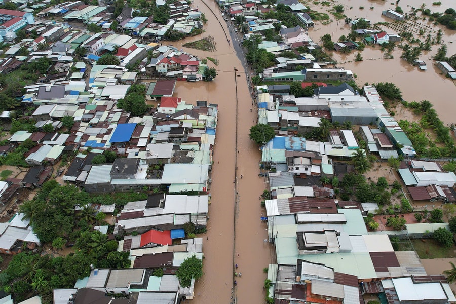 Khánh Hòa, Lâm Đồng ngập sâu, quốc lộ 1 bị lũ chia cắt