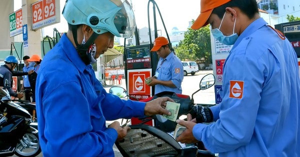 Giá xăng tăng, RON 95 lên 20.460 đồng/lít