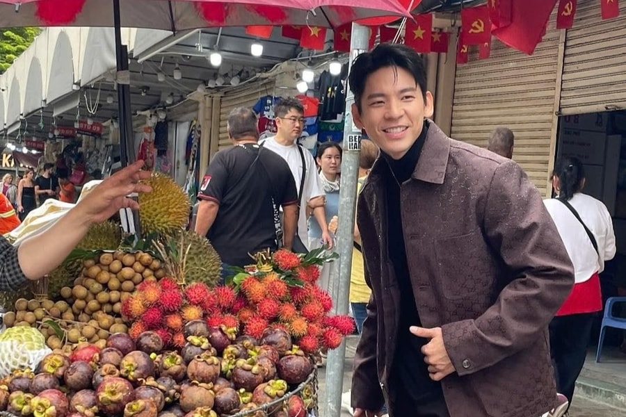 Hình ảnh nam thần Đài Loan đi chợ Bến Thành